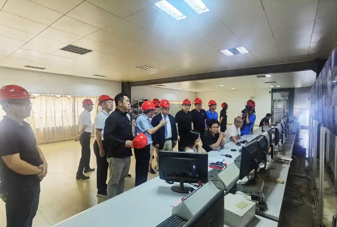 香港星光集团、华鹂生态、始兴县政府领导一行到访华洲木业考察交流(图3) 香港星光集团、华鹂生态、始兴县政府领导一行到访华洲木业考察交流(图3)